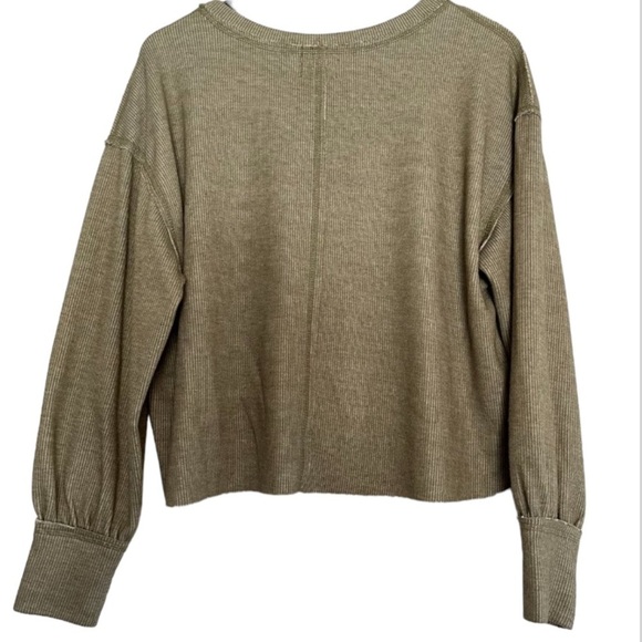 By The River Oversized Cropped Raw Hem Top - Picture 4 of 6